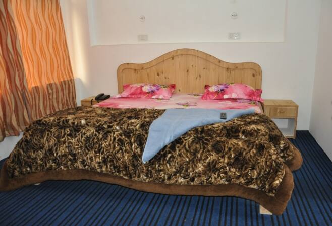 Hotel Posh I Mall, Srinagar 5